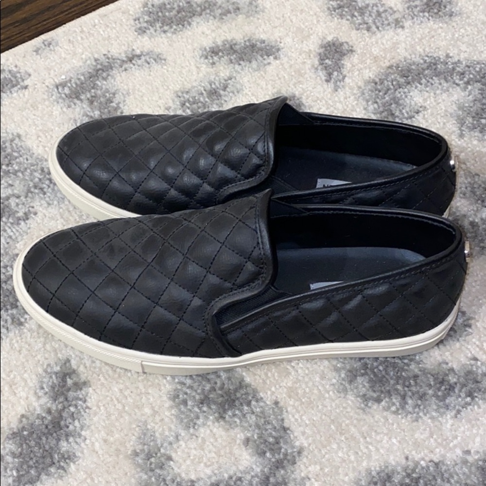 Never worn Steve Madden black shoes